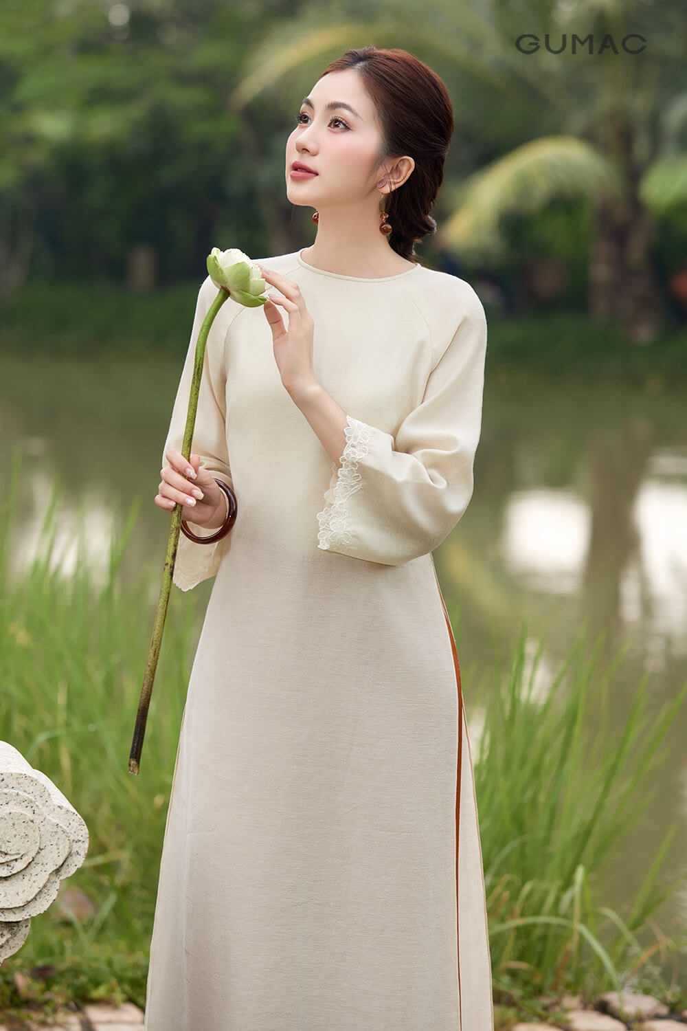 Cách chọn áo dài thích hợp để show hàng