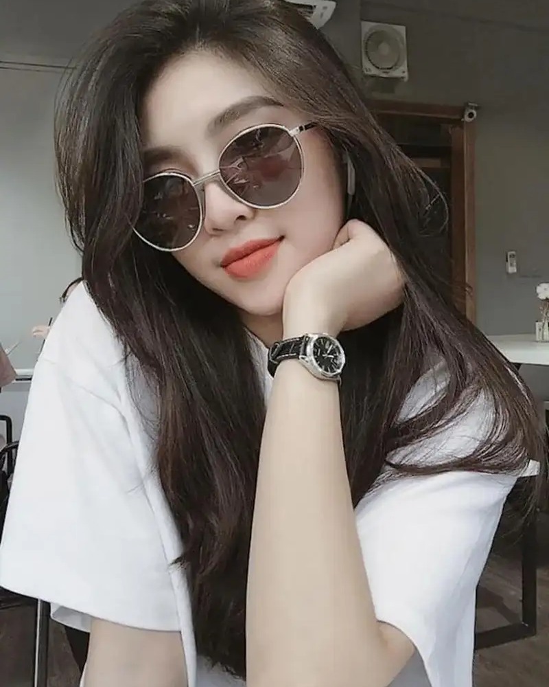 Hình gái xinh đeo kính cool ngầu 