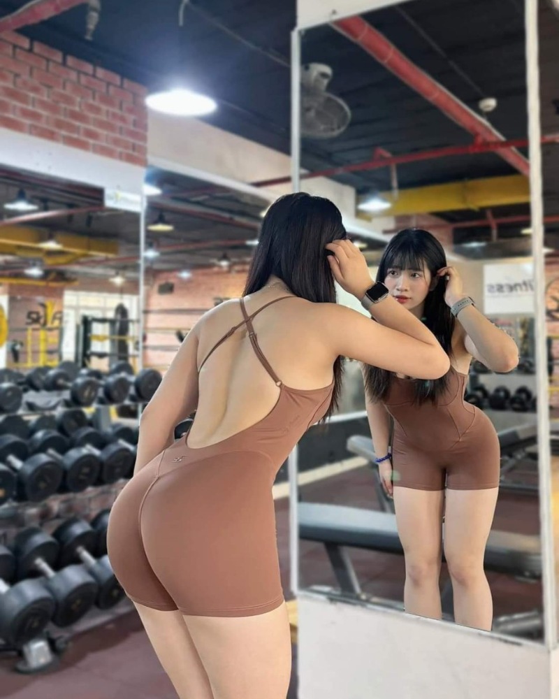 Hình gái xinh tập gym mông to